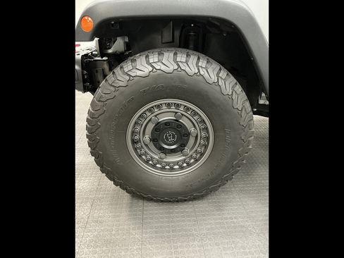 Used 2017 Jeep Wrangler Unlimited Rubicon AWD/4WD image 33