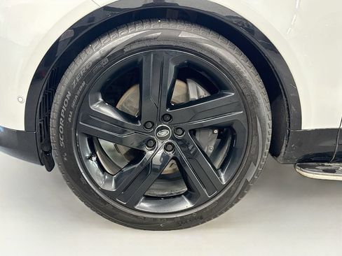 Used 2025 Land Rover Discovery Dynamic SE AWD/4WD image 37