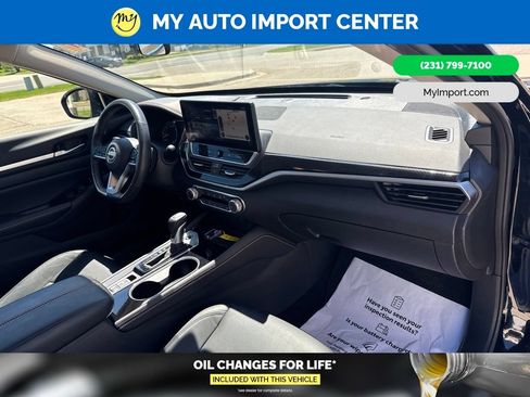 Used 2024 Nissan Altima 2.5 SR w/ SR Premium Package AWD/4WD image 29