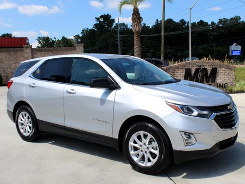 Used 2020 Chevrolet Equinox LT image 2