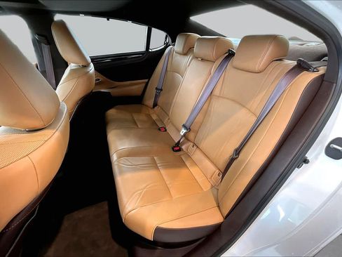 Used 2020 Lexus ES 300h Ultra Luxury w/ Accessory Package FWD image 22