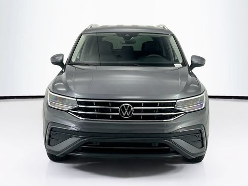Used 2024 Volkswagen Tiguan SE FWD image 2