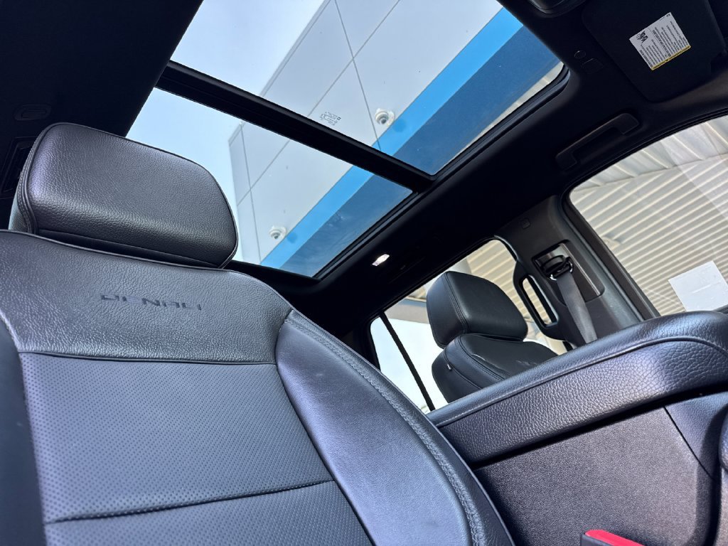 Used 2022 GMC Yukon Denali RWD image 19