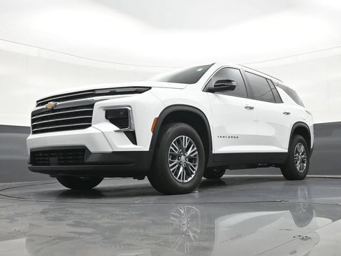 Used 2026 Chevrolet Traverse LT FWD image 24