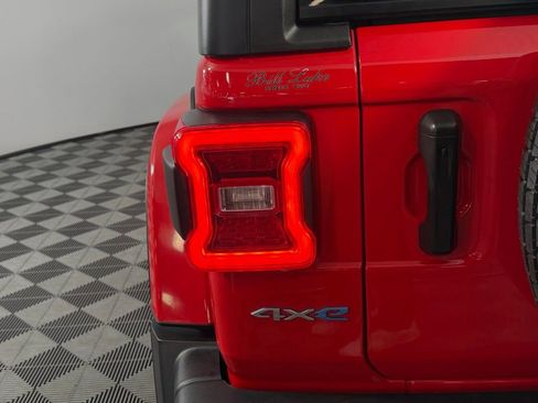 Used 2023 Jeep Wrangler Unlimited Sahara AWD/4WD image 12