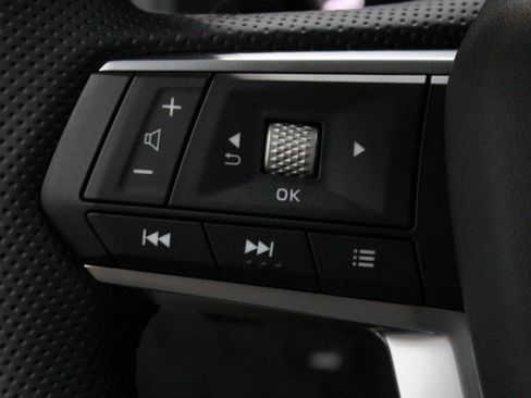 New 2025 Mitsubishi Outlander SE image 9