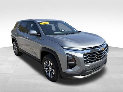 Used 2025 Chevrolet Equinox LT w/ Safety and Technology Package FWD image 8