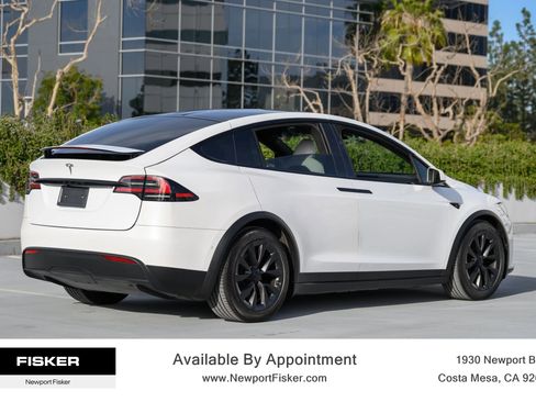 Used 2023 Tesla Model X image 3