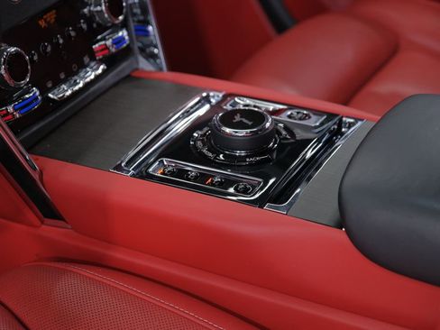 Used 2021 Rolls-Royce Cullinan image 23