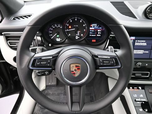 Certified 2025 Porsche Macan AWD/4WD image 12