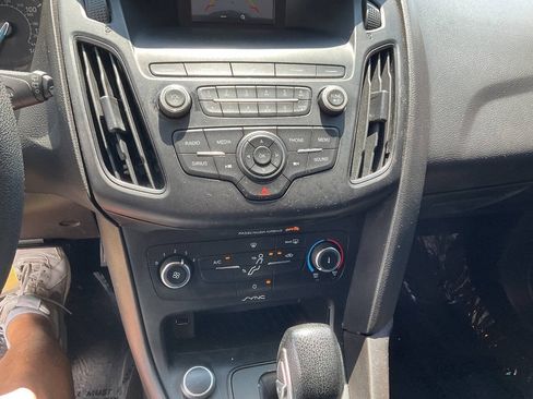 Used 2018 Ford Focus SE FWD image 16