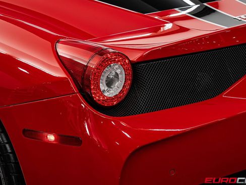 Used 2015 Ferrari 458 Speciale Coupe RWD image 27