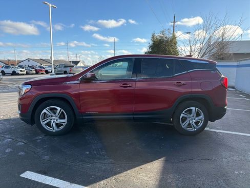 Used 2018 GMC Terrain SLE image 2