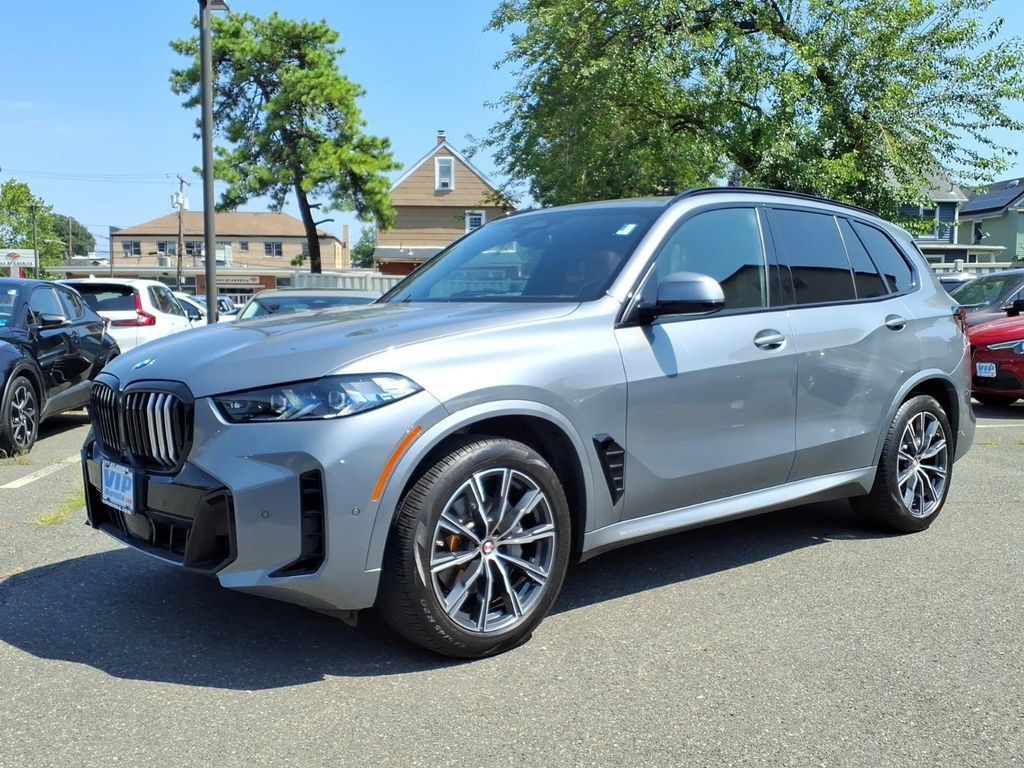 Used 2024 BMW X5 xDrive40i w/ M Sport Package AWD/4WD image 3