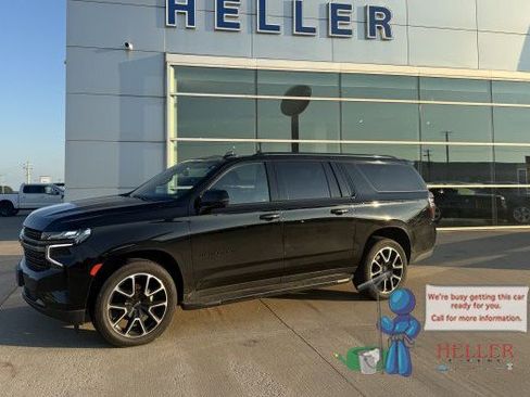 Used 2022 Chevrolet Suburban RST w/ Luxury Package AWD/4WD image 3