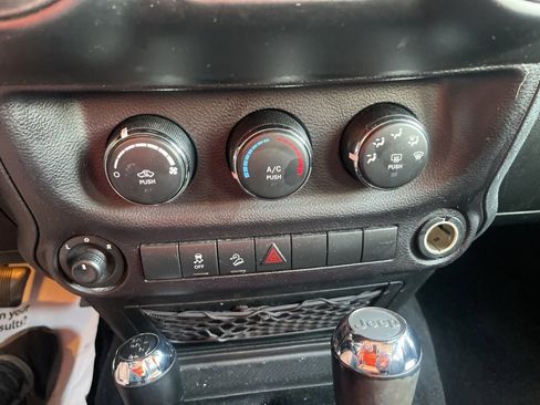 Used 2018 Jeep Wrangler Unlimited Sport S image 24