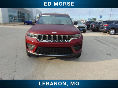 Used 2024 Jeep Grand Cherokee Laredo image 3