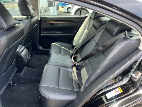 Used 2015 Lexus ES 350 w/ Premium Package FWD image 19