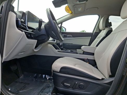 Used 2025 Kia Sportage EX FWD image 11