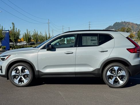 Used 2026 Volvo XC40 B5 Plus w/ Protection Package Premier AWD/4WD image 6