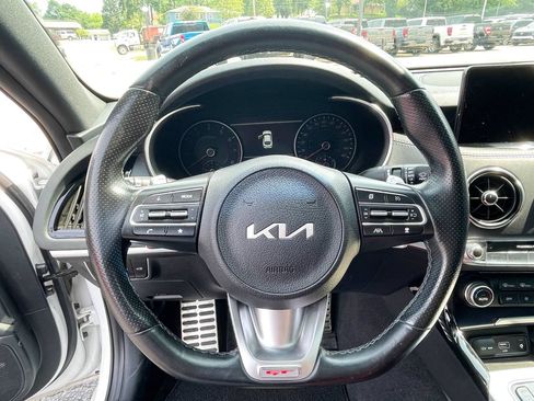 Used 2022 Kia Stinger GT2 RWD image 11