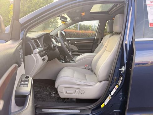 Used 2016 Toyota Highlander Limited FWD image 27