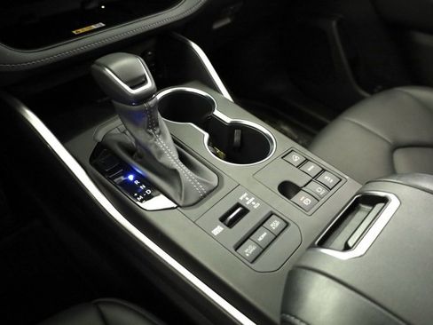 Certified 2023 Toyota Highlander XLE image 21