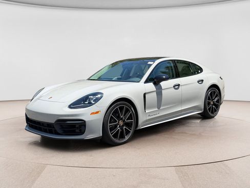Used 2023 Porsche Panamera RWD image 1