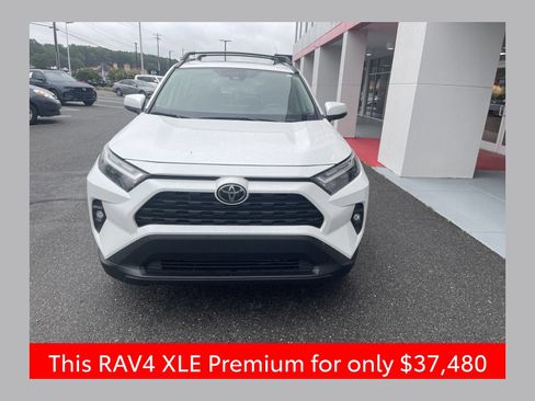 Used 2025 Toyota RAV4 XLE Premium w/ Weather Package FWD image 1