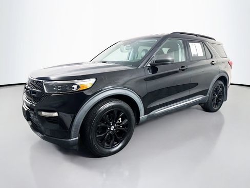 Used 2021 Ford Explorer XLT w/ Equipment Group 202A AWD/4WD image 3