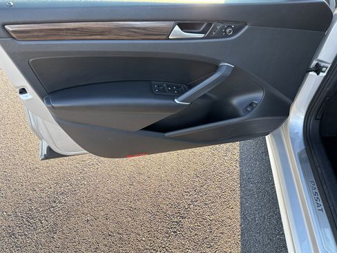 Used 2020 Volkswagen Passat 2.0T SEL image 11