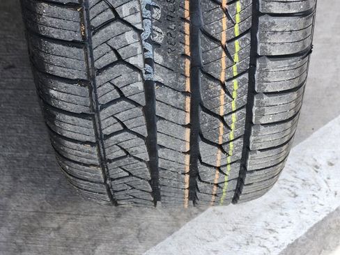 Used 2023 Volkswagen Tiguan SE w/ Panoramic Sunroof Package image 12