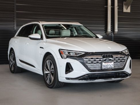 Used 2024 Audi Q8 e-tron Premium Plus w/ Premium Plus Package AWD/4WD image 9