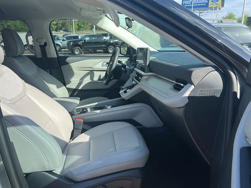 New 2026 Ford Explorer Active w/ Active Comfort Package RWD image 7