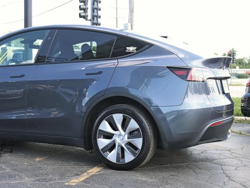 Used 2023 Tesla Model Y Long Range AWD/4WD image 12