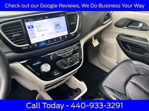 Used 2023 Chrysler Pacifica Touring-L FWD image 37