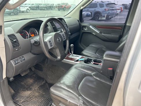 Used 2010 Nissan Pathfinder LE w/ Navigation Pkg image 9