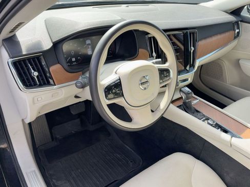 Used 2021 Volvo S90 T6 Momentum image 4