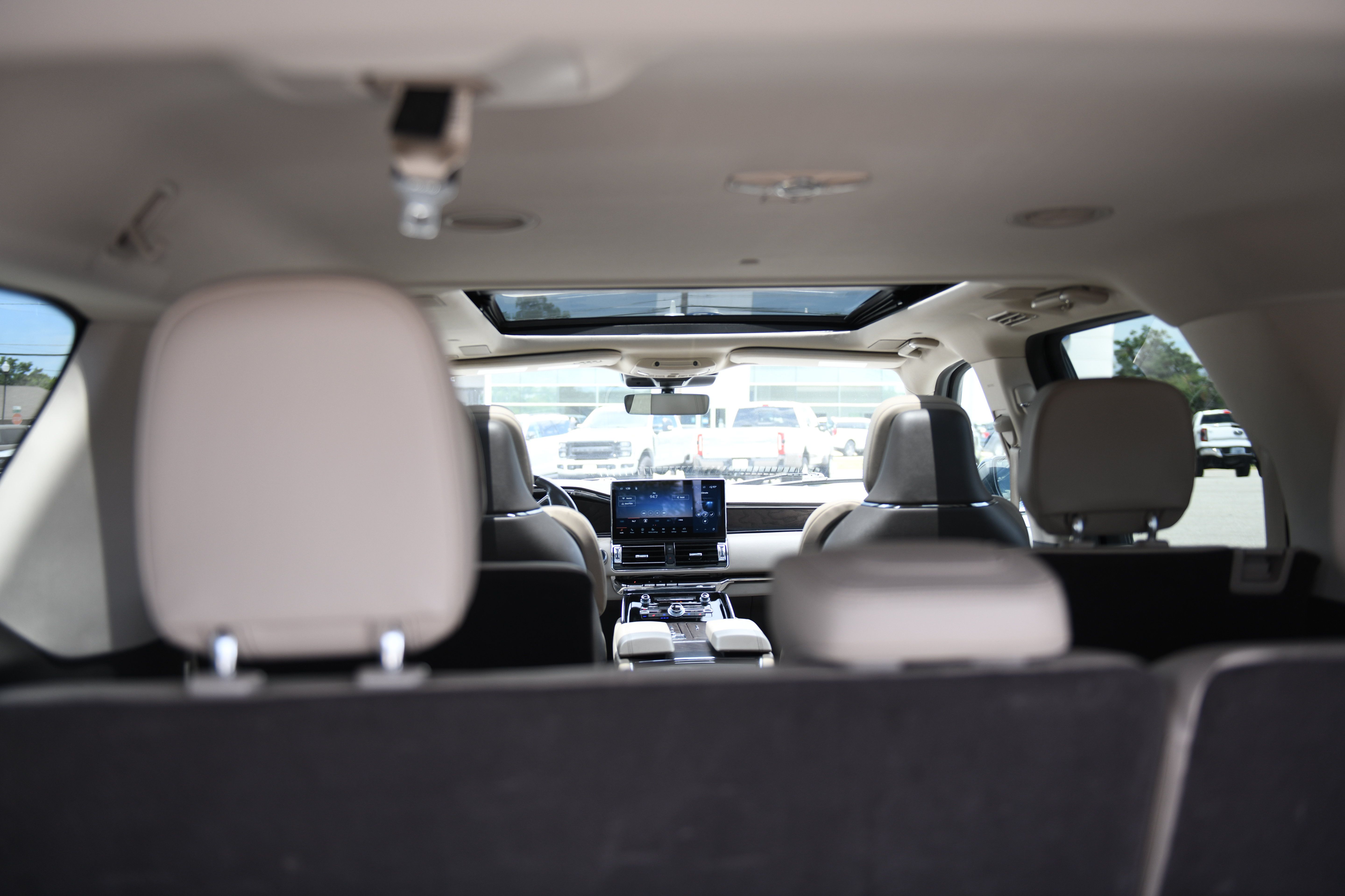 Used 2023 Lincoln Navigator L Reserve AWD/4WD image 11