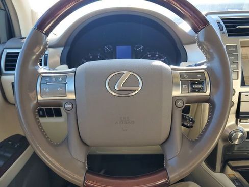 Used 2018 Lexus GX 460 image 26