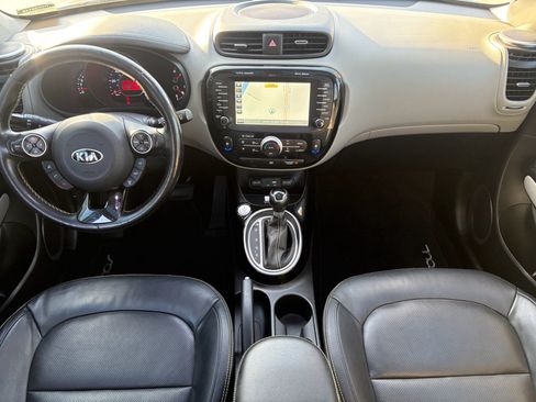 Used 2016 Kia Soul + w/ Primo Package FWD image 2
