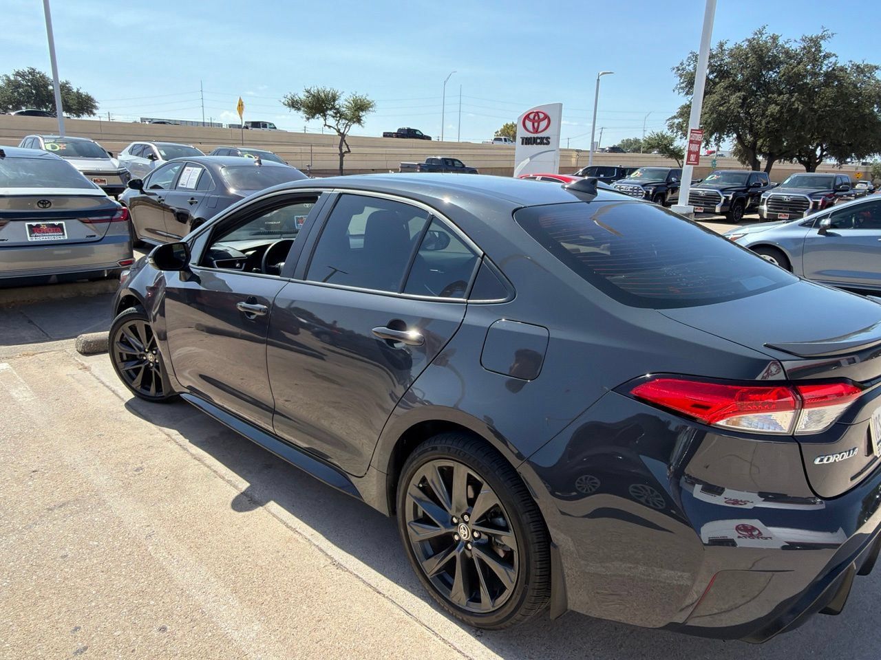 Used 2025 Toyota Corolla SE FWD image 6