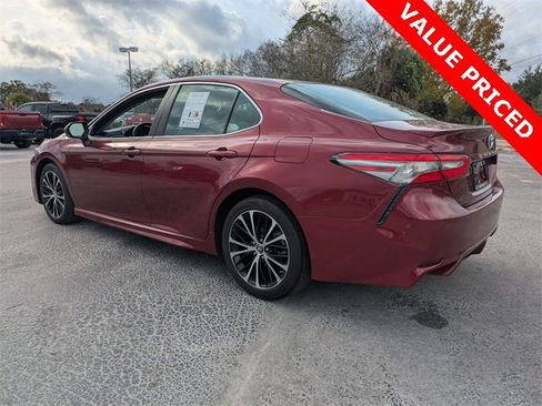 Used 2018 Toyota Camry SE image 5