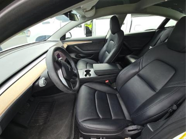Used 2023 Tesla Model 3 Standard Range RWD image 4