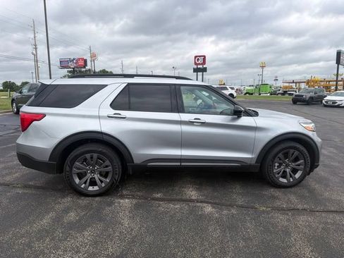 Used 2023 Ford Explorer XLT w/ Equipment Group 202A AWD/4WD image 7