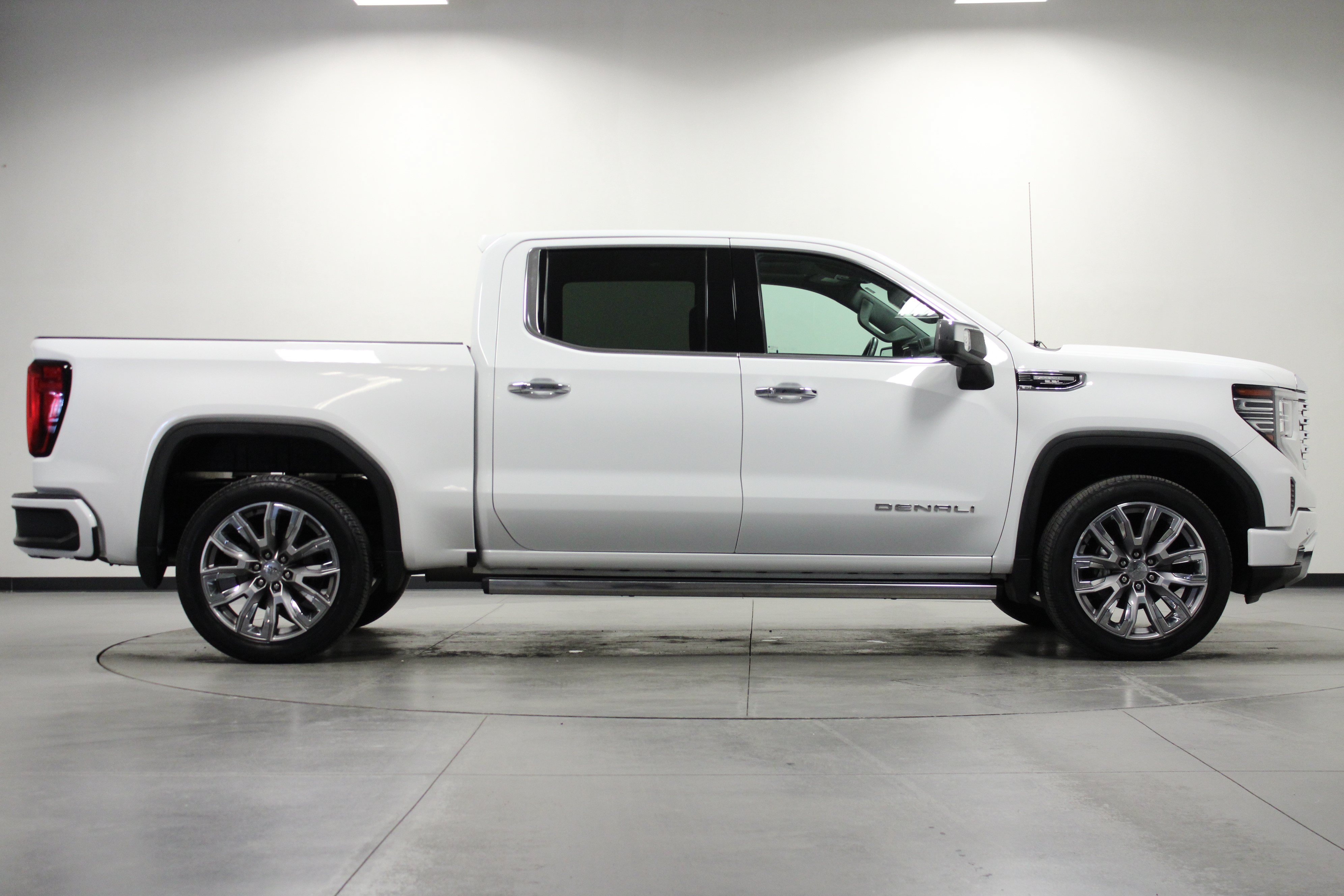 Used 2023 GMC Sierra 1500 Denali w/ Denali Reserve Package AWD/4WD image 3