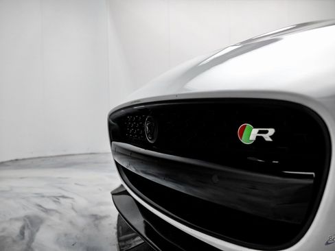 Used 2016 Jaguar F-TYPE R image 26