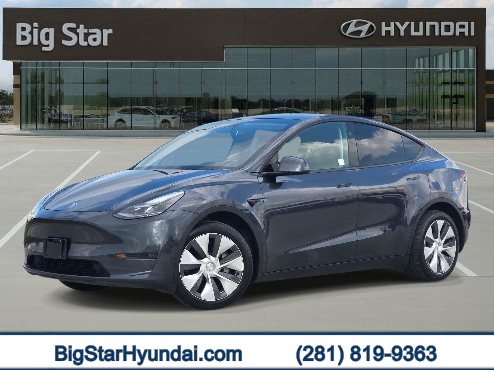 Used 2024 Tesla Model Y Long Range AWD/4WD image 1