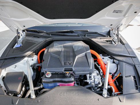 Used 2024 Genesis G80 image 33