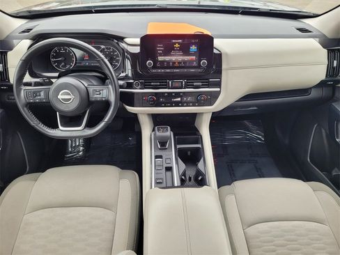 Used 2024 Nissan Pathfinder SV image 9